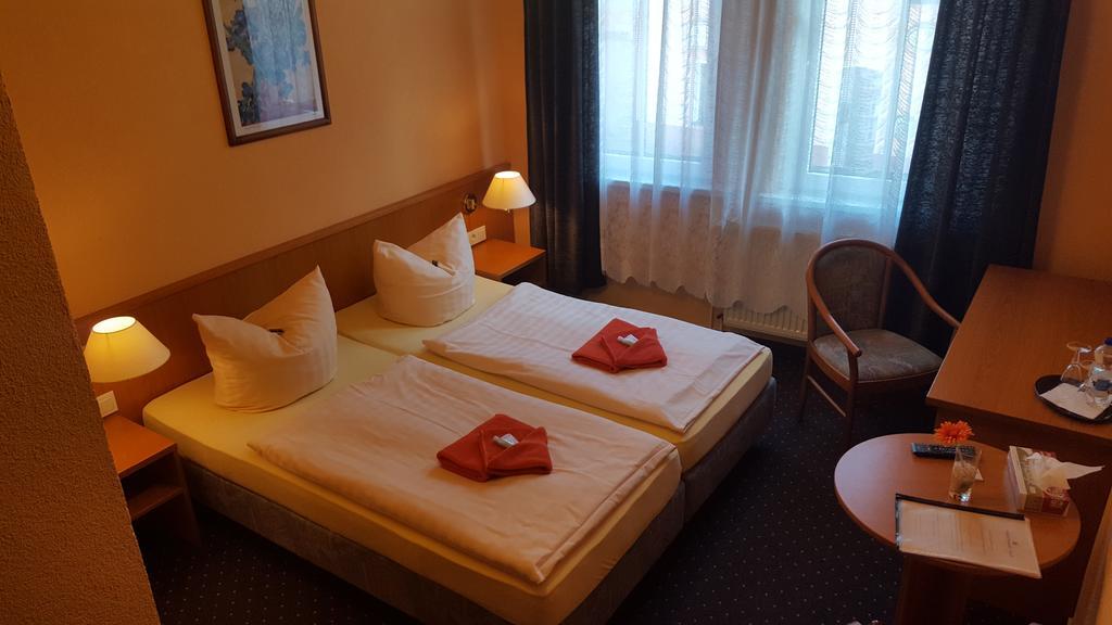 Pension Thuringer Hof Цигенрюк Екстер'єр фото